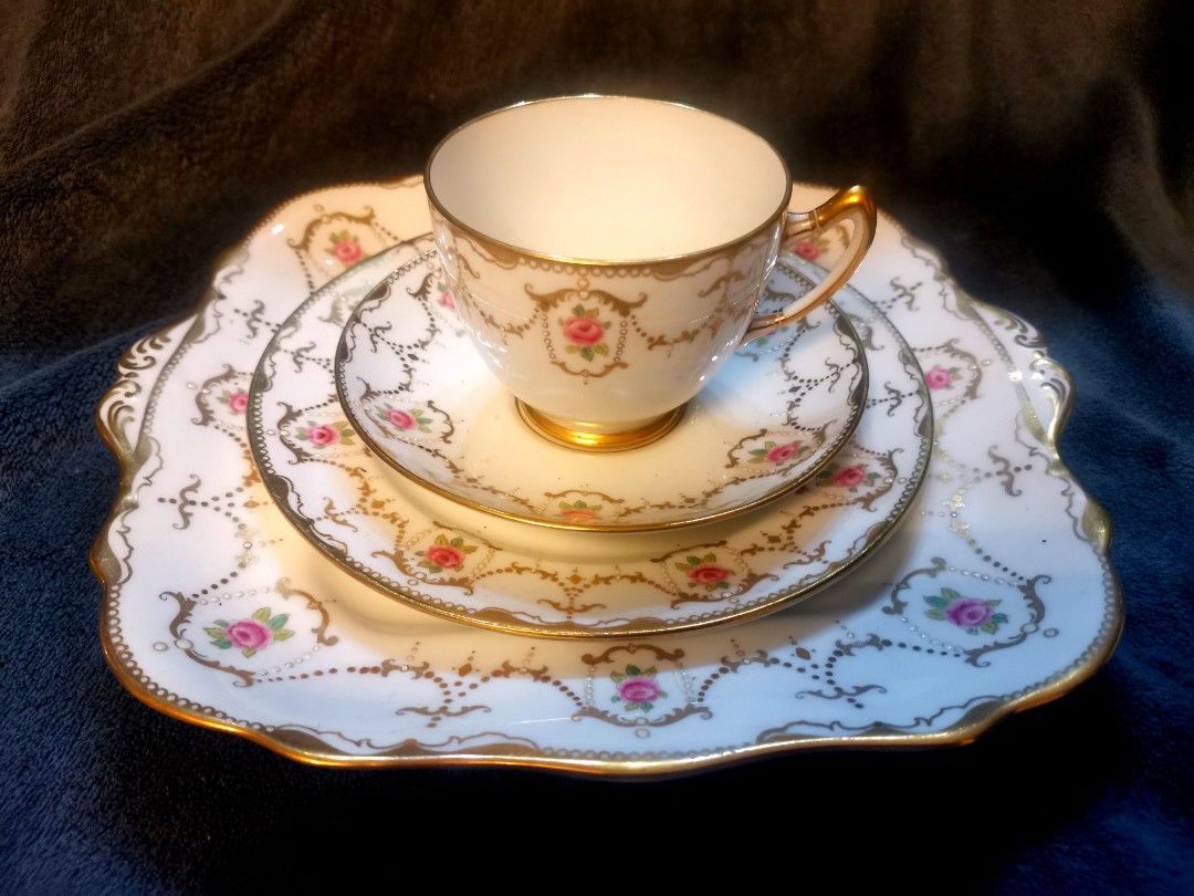 Paragon (Category: Coffee & Tea Tableware) located in Pasig City. Submitted by singledadreseller (Listing ID 1238882632, Image 3). Description: Paragon Quad very good condition Mostlikely near 100 y. o.