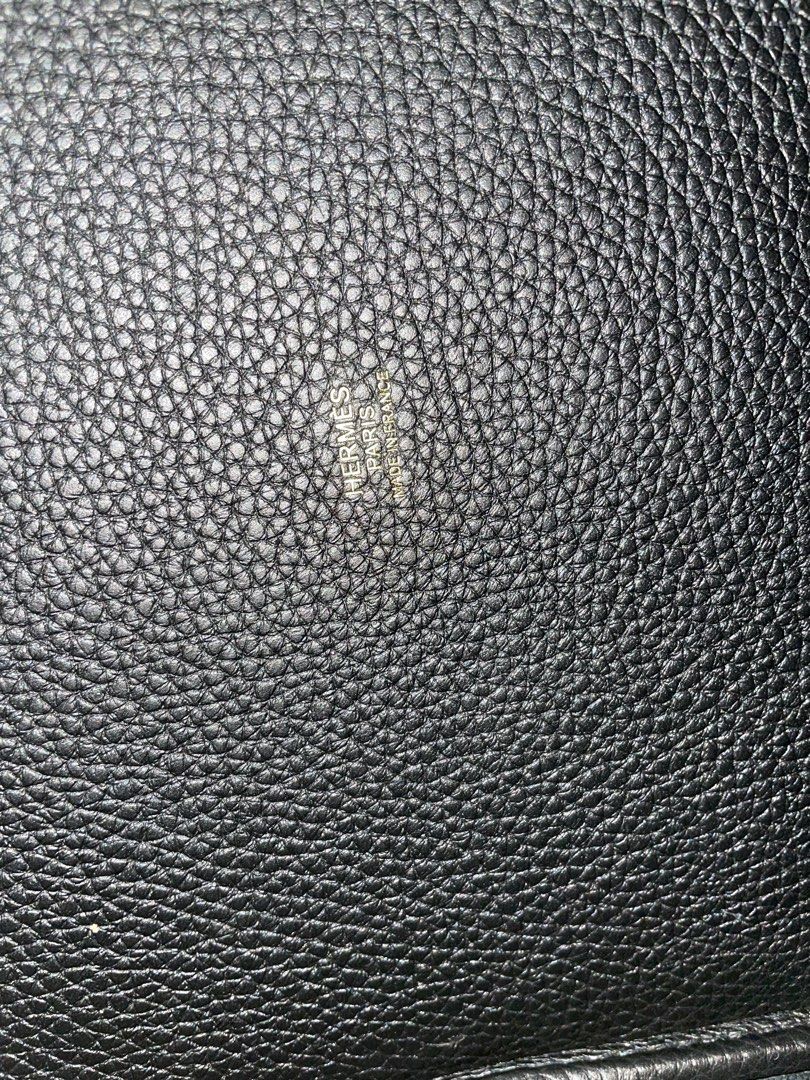 Picotin 22 Noir - Gold HW (Category: Luxury Bags & Wallets) located in Pasay City. Submitted by vidathediva (Listing ID 1238851313, Image 3). Description: Brand New Never been Used Picotin 22 Noir Gold HW Complete with Box and Paper Bag.