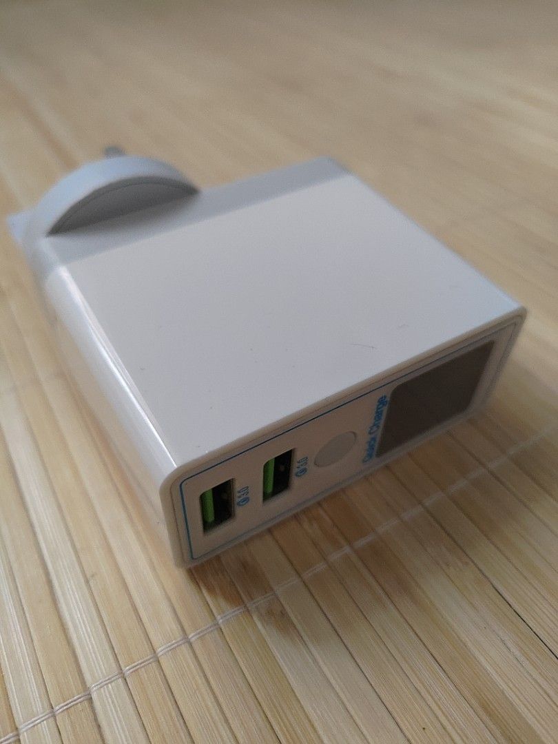 Quick Charge （分類：充電器及電線）位於 Hong Kong。 由 twicekong 提交（商品編號 1238809563，圖片 1）。簡介： 。
