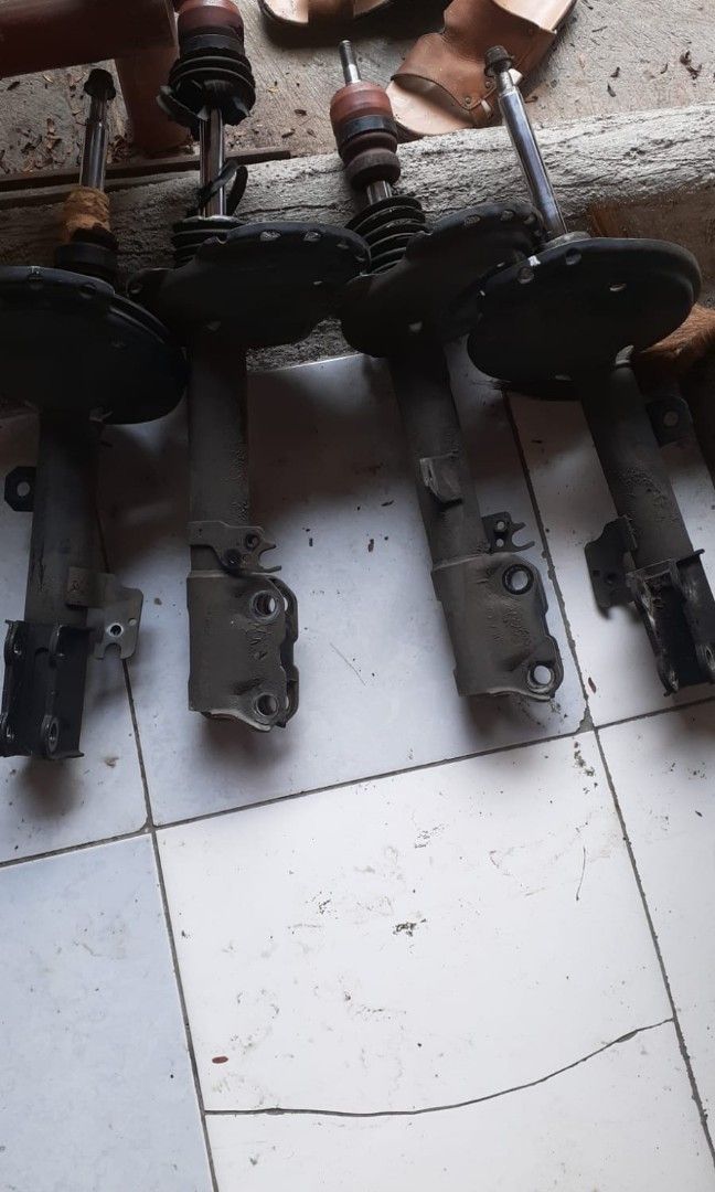 Satu set shock breaker bekas toyota HARRIER take all on Carousell