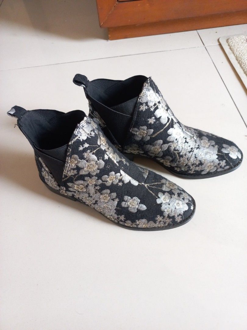 Sepatu boots Primark Barang Mewah Pakaian di Carousell