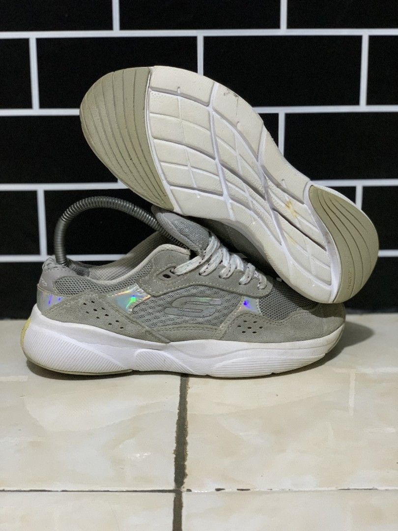 Sepatu skechers sales lite weight