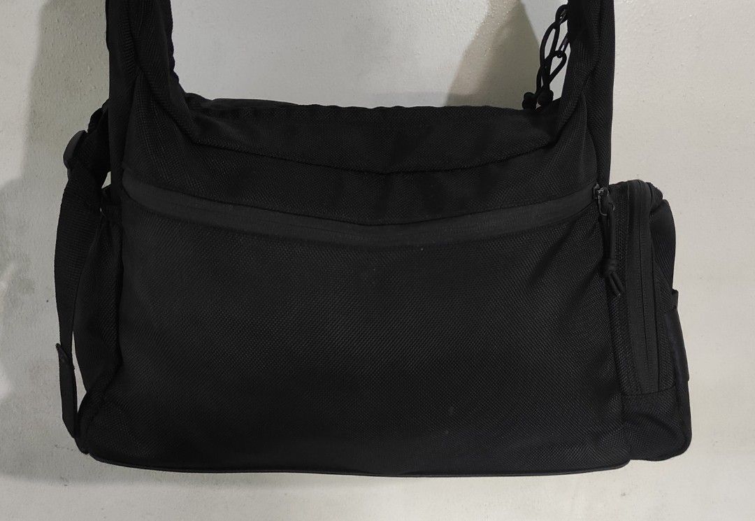 SONY CAMERA BAG DUFFLE SLING TYPE. ORIGINAL. LARGEXL on Carousell