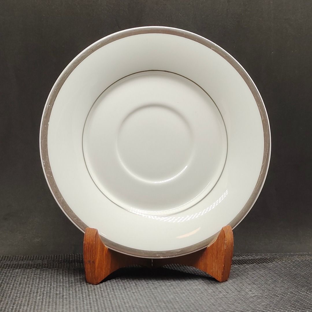 Spode Silver Eternity 6" Porcelain Saucer (Category: Coffee & Tea Tableware) located in Cabuyao City. Submitted by mamezaraph (Listing ID 1238942644, Image 1). Description: 🌷 Spode white saucer with Silver band and silver lining 🌷 Silver band is still intact but with light scuff marks 🌷 Very good condition, no chips, no cracks 🌷 6" (15cm) diameter 💖 Actual photo/s shown. Please manage your expectations. Check the photo/s for flaws if there a