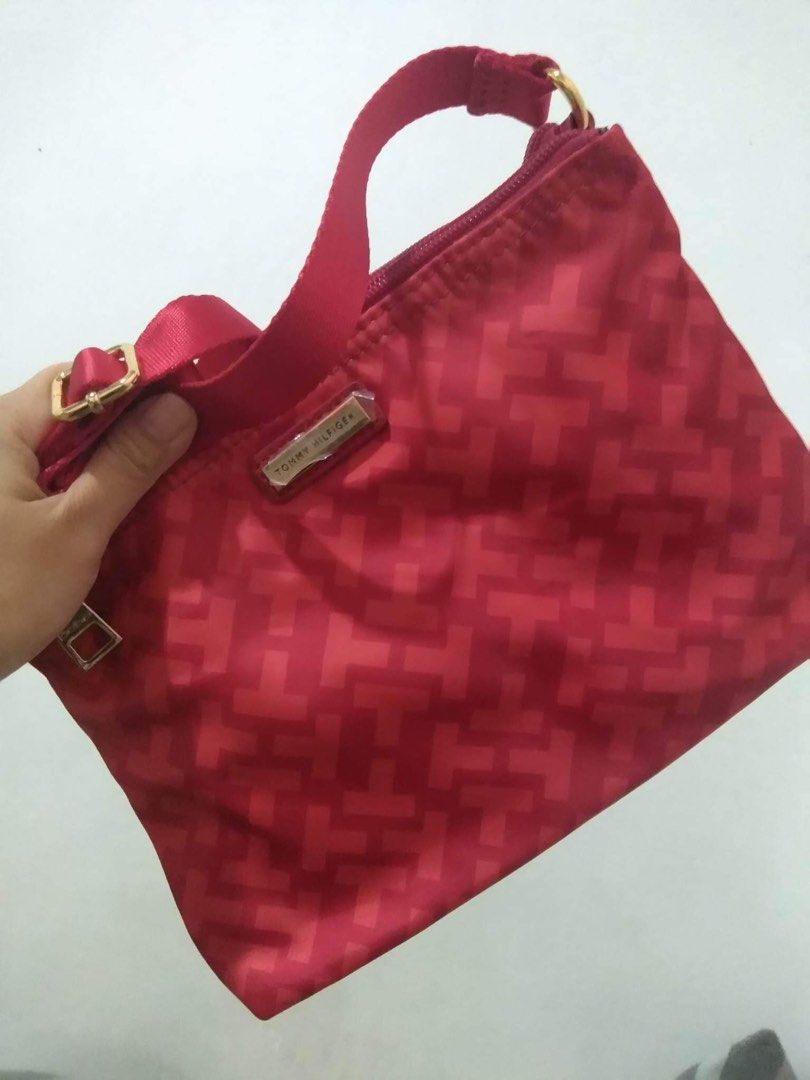 TH Sling bag (Category: Cross-body Bags) located in Quezon City. Submitted by cessswaaa (Listing ID 1238928921, Image 2). Description: 💯Authentic SIZE: 26 cm x 17.5 cm.