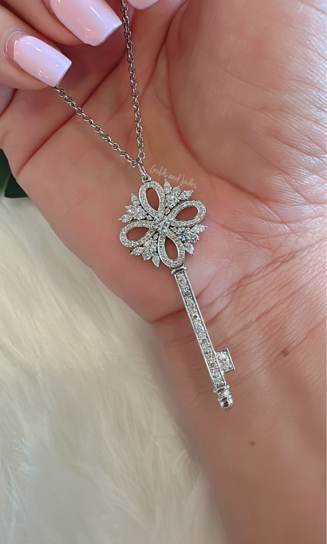 Victoria Key Necklace Large Women s Fashion Jewelry Organisers