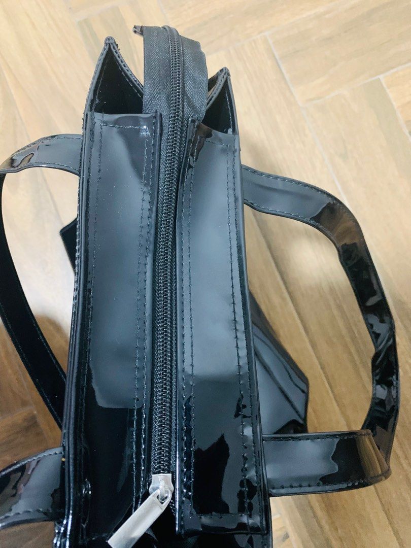 https://media.karousell.com/media/photos/products/2023/6/22/tote_bag_with_zipper__can_fit__1687452399_26586b37_progressive.jpg
