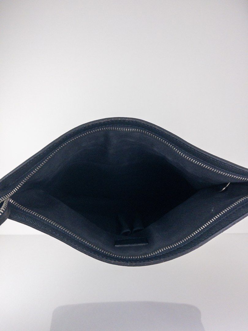 Louis Vuitton - Taiga Sasha Unisex M32630 - Messenger bag - Catawiki