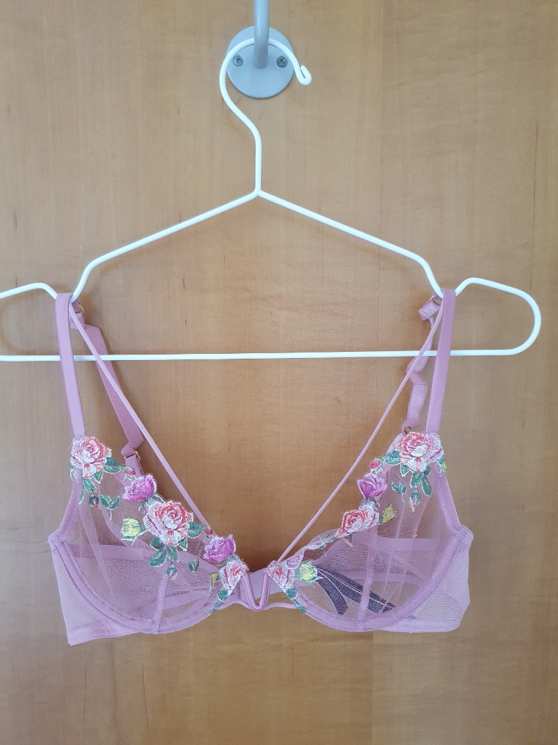 Victoria Secret 34B bra, Women's Fashion, New Undergarments & Loungewear on  Carousell