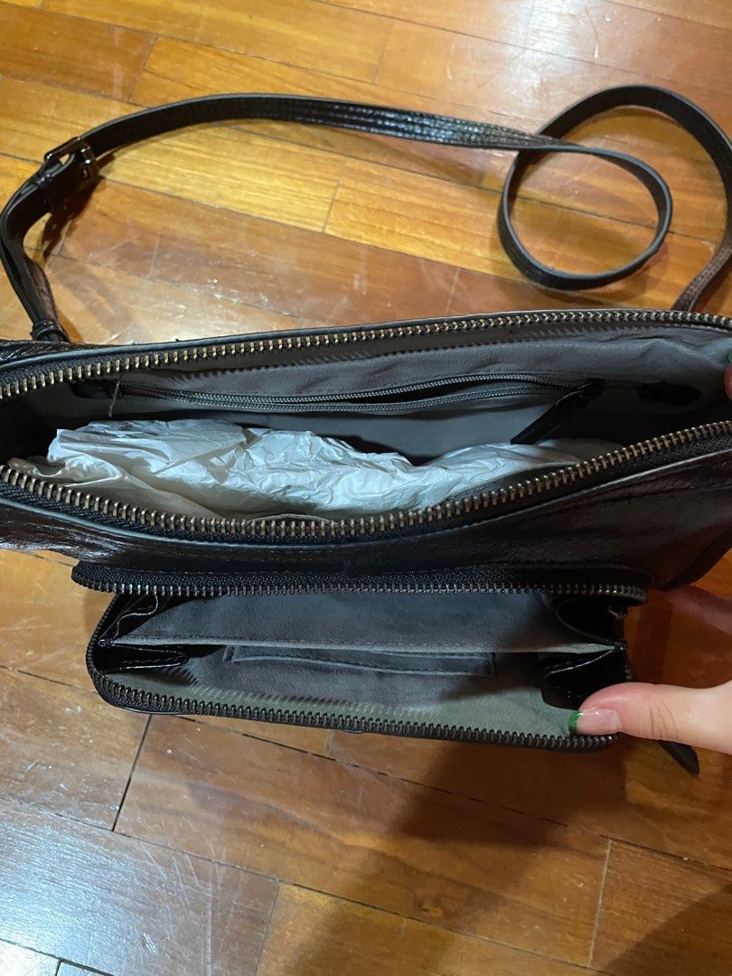 Vince camuto on sale black crossbody
