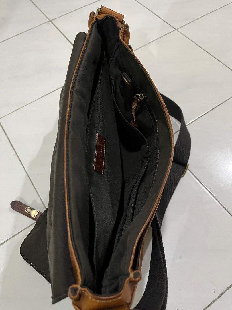 Vintage Fossil Messenger Bag, Men's Fashion, Bags, Sling Bags on Carousell
