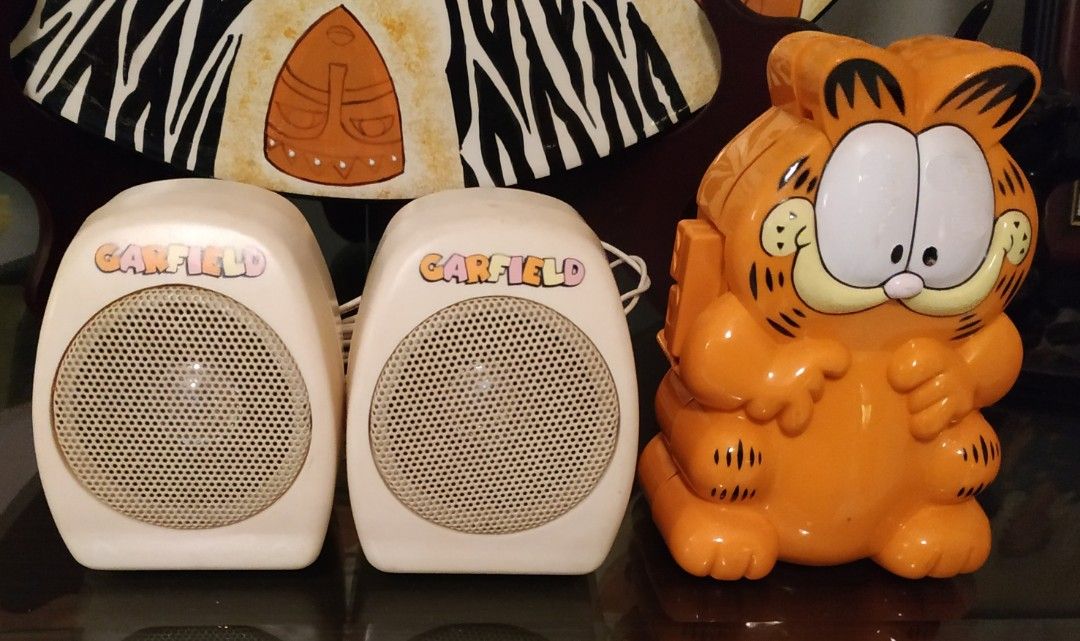 VINTAGE GARFIELD STEREO CASSETTE PLAYER WITH STEREO SPEAKERS, Audio, Portable Music Players on
