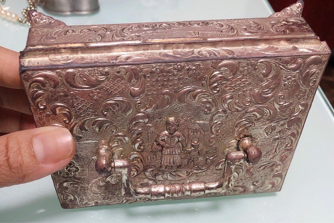 Vintage victorian safety box / missing key, Hobbies & Toys