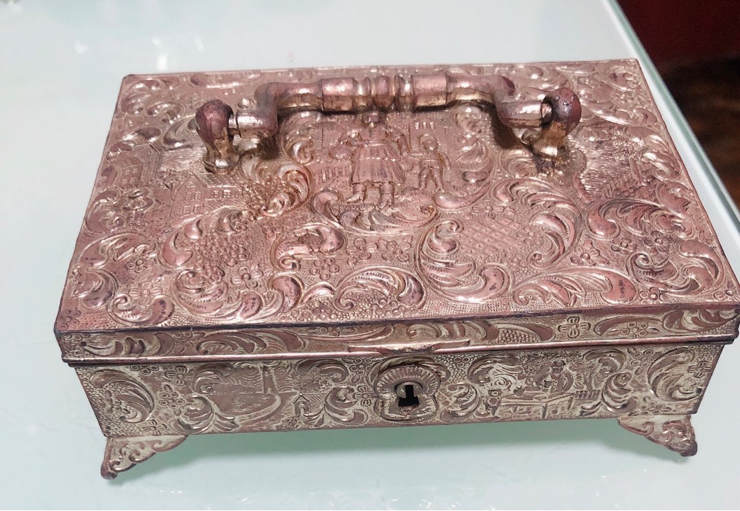 Vintage victorian safety box / missing key, Hobbies & Toys