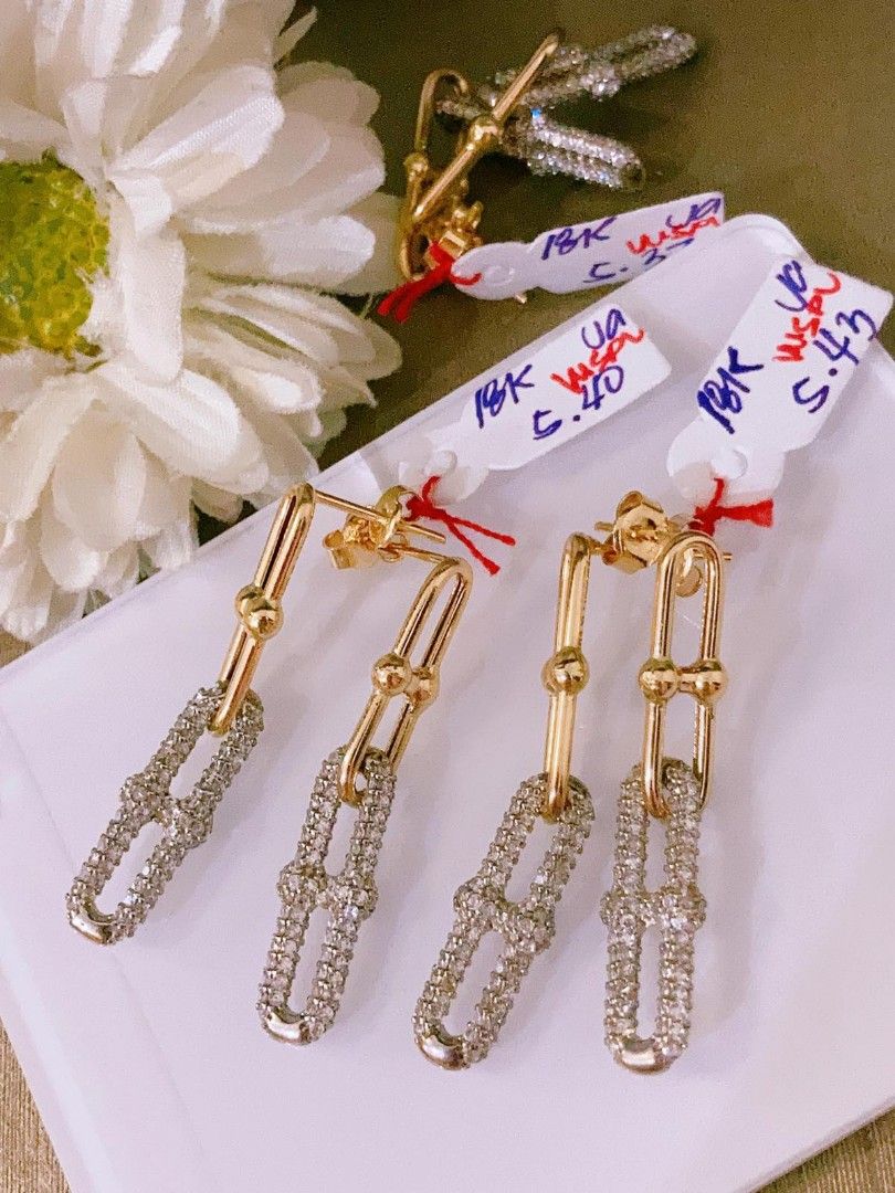 Wg Vca Hoop earrings Japan on Carousell