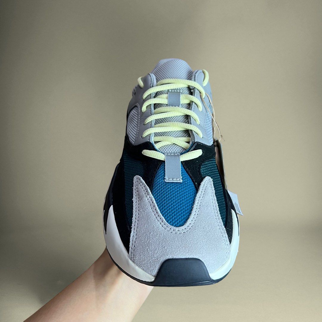 Yeezy cheap 700 front