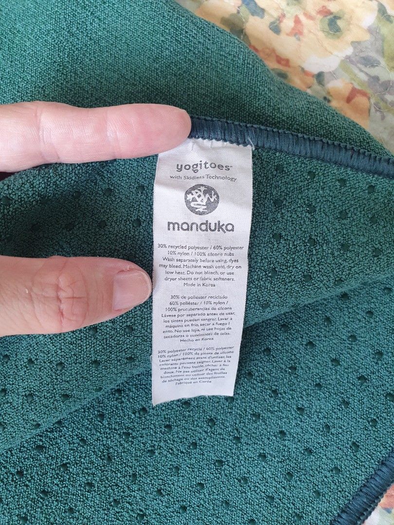 Non Slip Hot Yoga Towel With Mesh Bag, Corner Pockets Design to