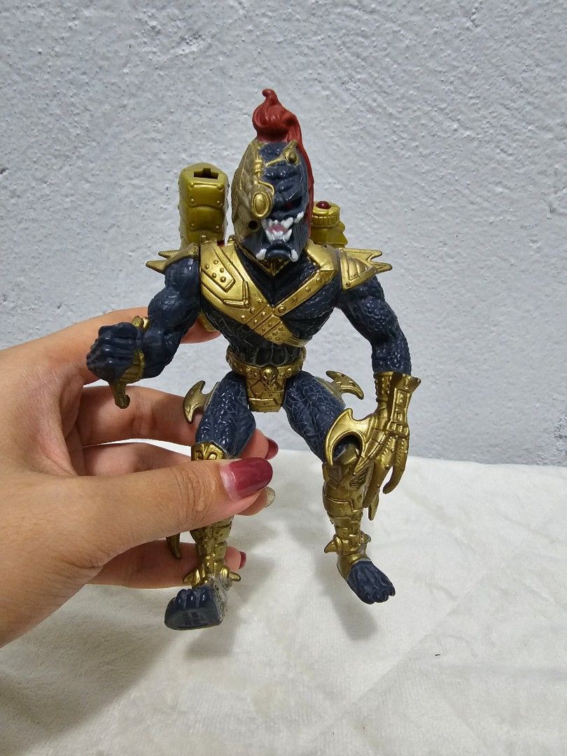 1994 Kenner Aliens vs. Predator Alien Action Figure (Category: Action & Battle Toys) located in Baguio. Submitted by thriftfinds_2600 (Listing ID 1239117969, Image 2). Description: Vintage. In very good used condition. 6.5 inches in height. Check all photos for details. MOP: Gcash MOD: Flash.