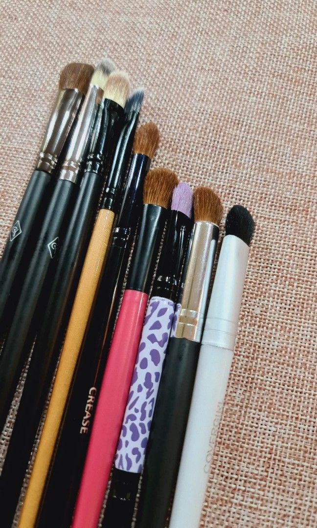 9pcs Eye Make Up Brush Set (Assorted) (Category: Makeup) located in Quezon City. Submitted by floreskari78555 (Listing ID 1238991331, Image 1). Description: 9pcs Eye Make Up Brush Set (Assorted) Set includes; -Cover girl Eyeshadow Brush -Nose Contour Brush -Dual Ended Eyeshadow Brush Animal Print Violet -Eyeshadow Brush (Tapered) -Studio Tools Crease Blending Eyeshadow Brush -Angled Brush (Wooden) -Concealer Brush -CY Concealer Brush -CY Meduim E