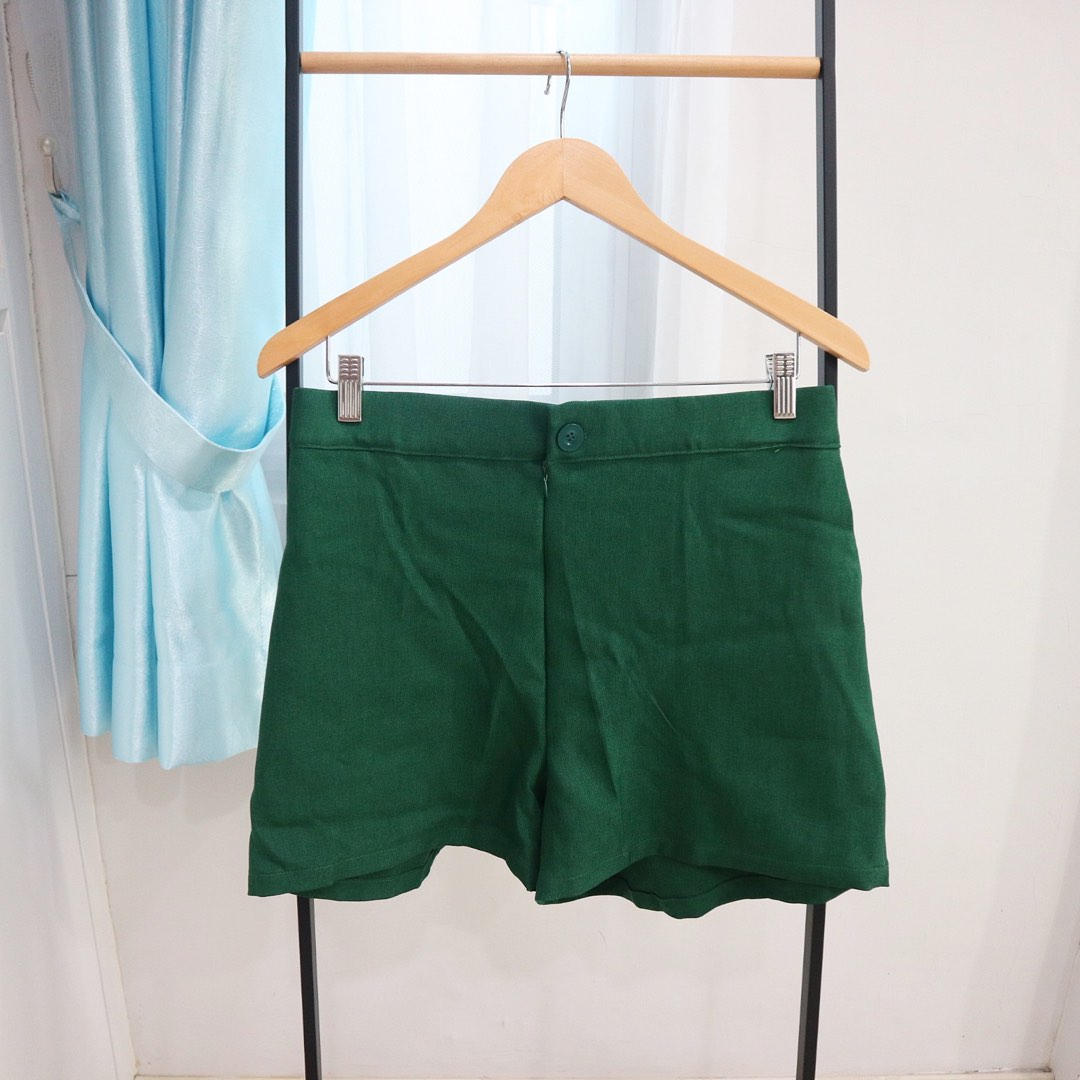 Anastasia lim giselle pants in emerald green on Carousell