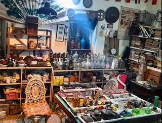 Antiques Collection,Auctioneers & Traders