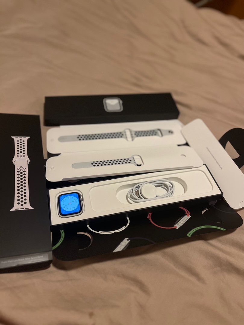 Apple watch series 4 nike box sales