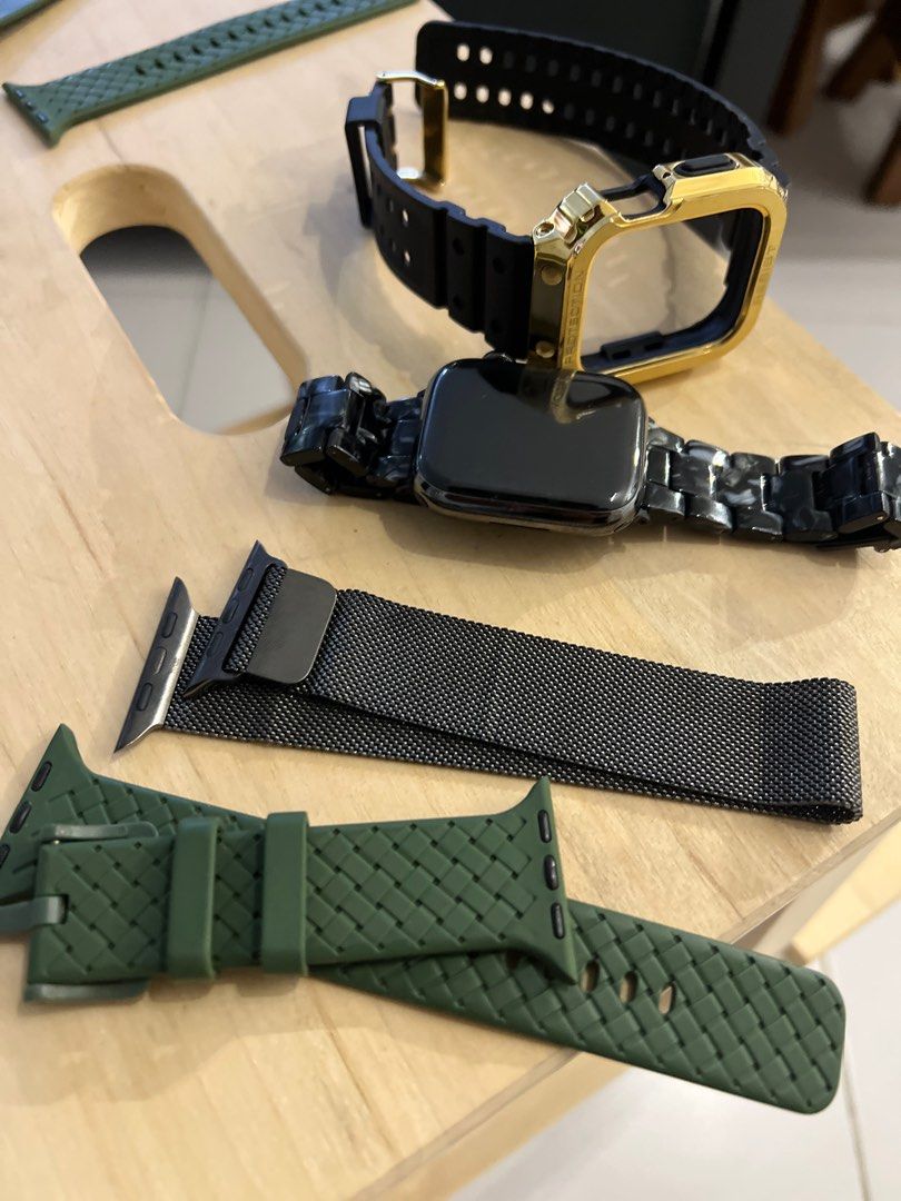 Apple discount couple watch