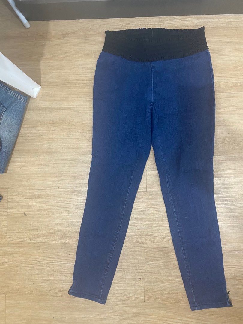 Assorted jeans and top (Category: Jeans) located in Manila. Submitted by marvellous13 (Listing ID 1239079706, Image 3). Description: Each item 88… Size 27-28 Except brown short for men (size 32).