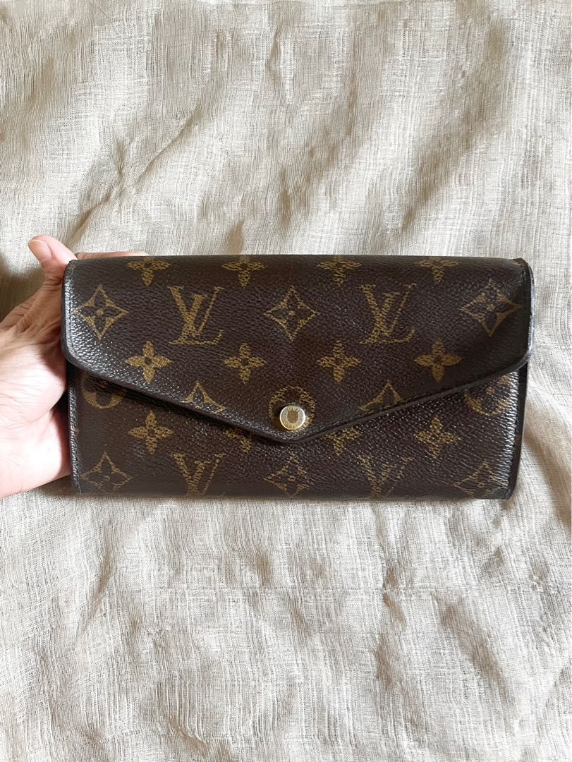 Authentic Louis Vuitton Sarah Wallet (Category: Luxury Bags & Wallets) located in Quezon City. Submitted by alllauthentic (Listing ID 1239106982, Image 3). Description: 100% Authentic money back if fake With original receipt 16 card slots.