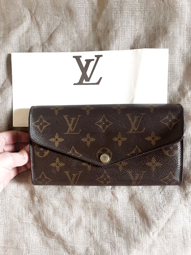 Authentic Louis Vuitton Sarah Wallet (Category: Luxury Bags & Wallets) located in Quezon City. Submitted by alllauthentic (Listing ID 1239106982, Image 2). Description: 100% Authentic money back if fake With original receipt 16 card slots.