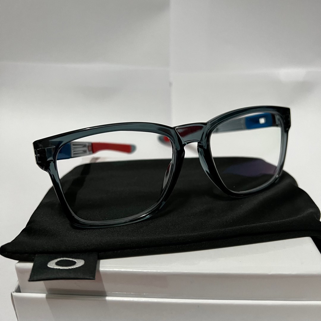 Oakley deals catalyst snapback