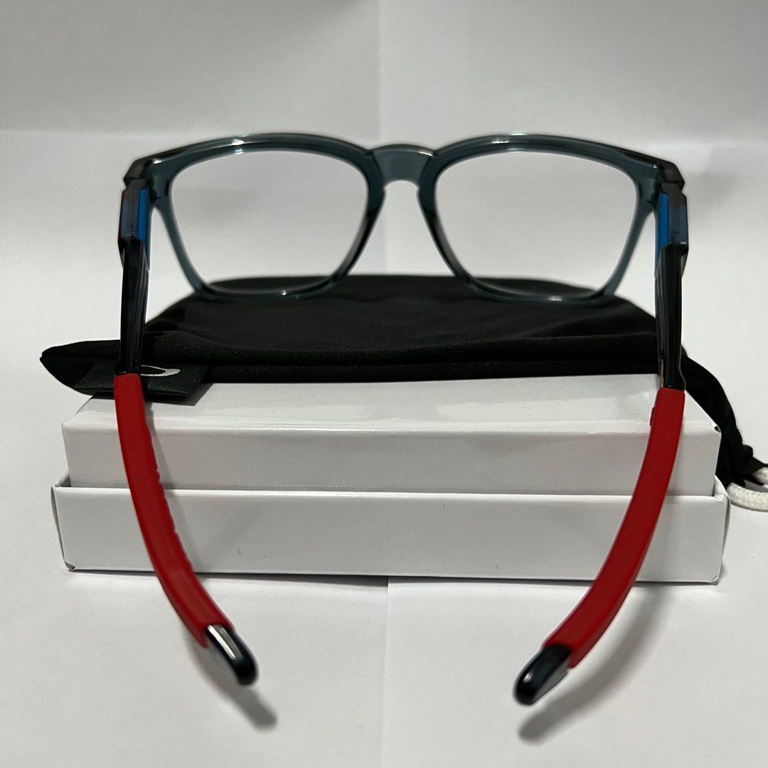 Authentic Oakley Catalyst Snapback Frame