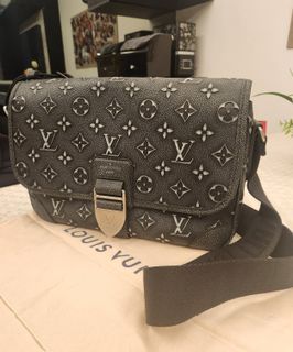 Louis Vuitton Sling Bag【LV 斜挎包】, Luxury, Bags & Wallets on Carousell