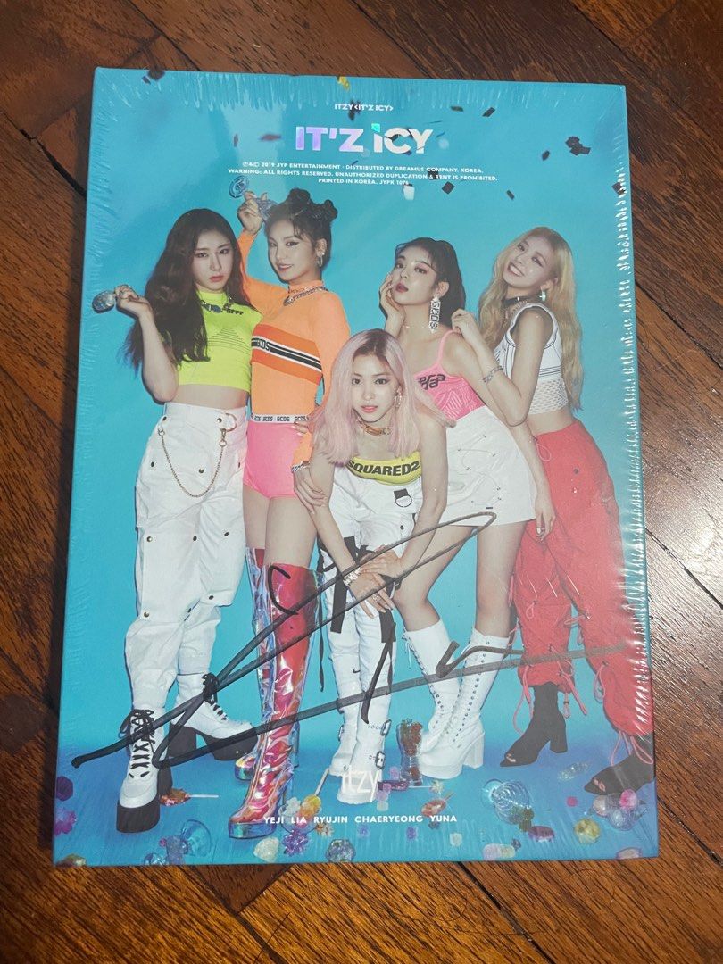 WTS ITZY IT'Z ICY YEJI AND LIA MWAVE SIGNED ALBUM [BRAND NEW SEALED,  AUTHENTIC AND MWAVE SIGNED], Hobbies & Toys, Memorabilia & Collectibles,  K-Wave on Carousell