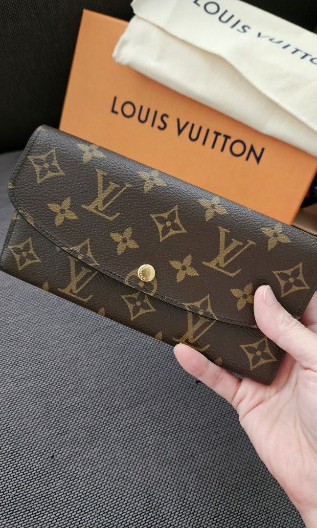 Brand new Louis Vuitton wallet (price Negotiable)