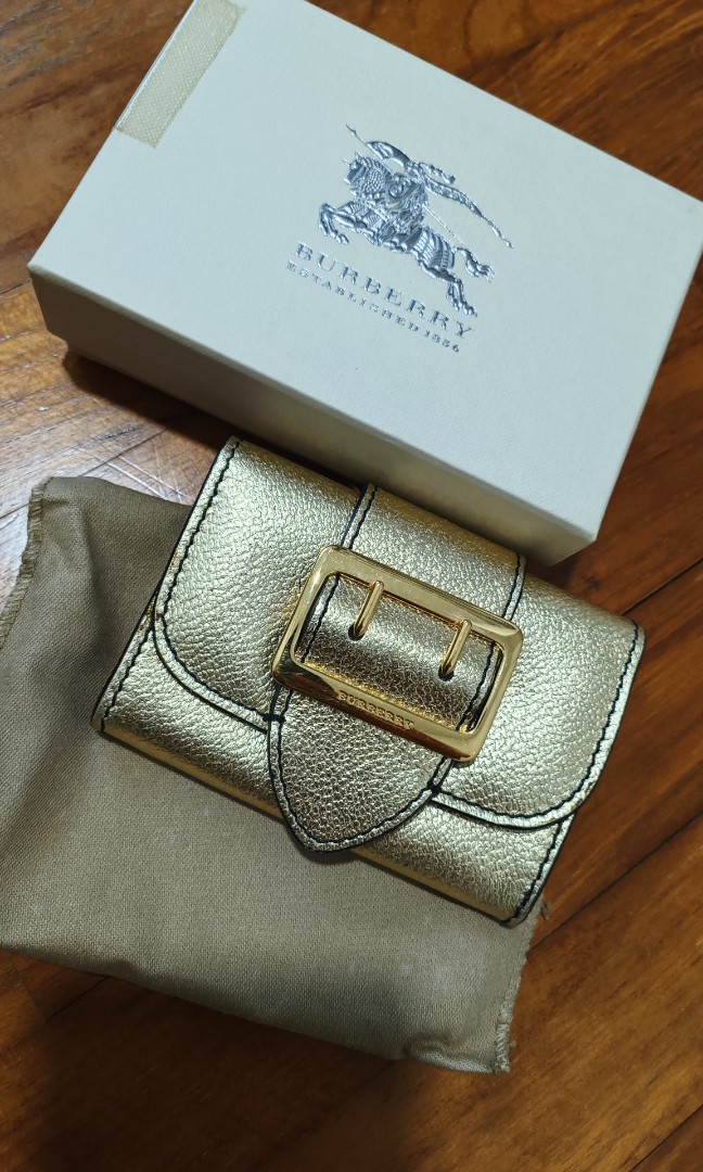 Burberry hotsell buckle wallet