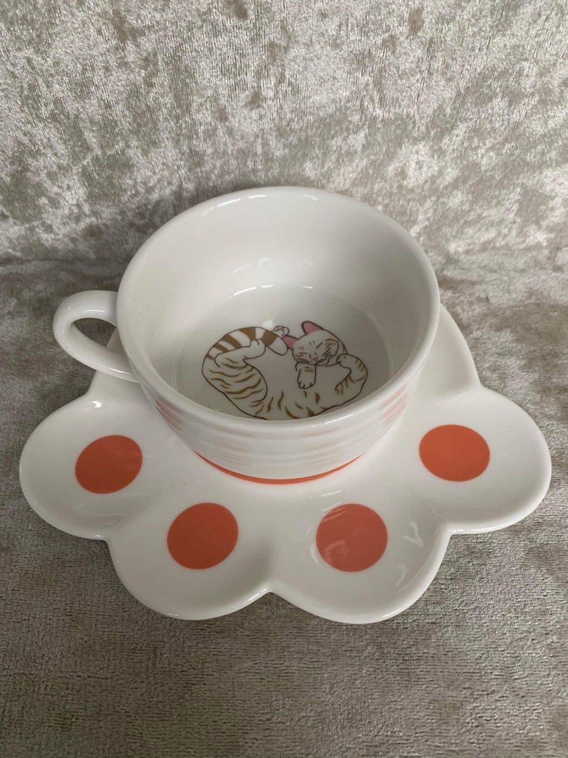 Cat paw cup and saucer two (Category: Coffee & Tea Tableware) located in Muntinlupa City. Submitted by isa.declutters (Listing ID 1239019061, Image 1). Description: .