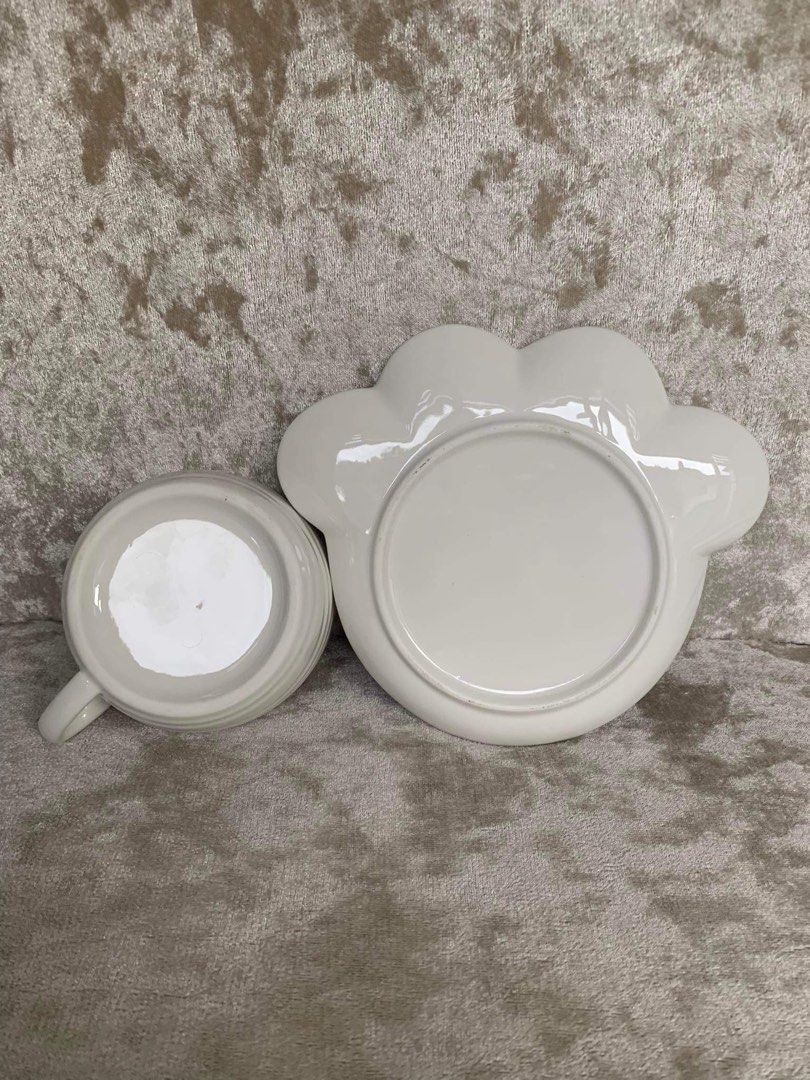 Cat paw cup and saucer two (Category: Coffee & Tea Tableware) located in Muntinlupa City. Submitted by isa.declutters (Listing ID 1239019061, Image 3). Description: .
