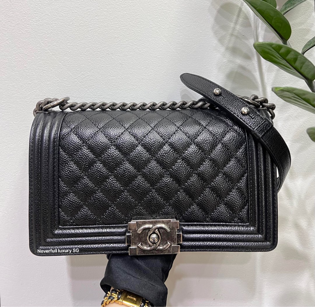 Chanel boy hotsell black caviar