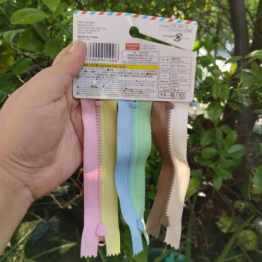 Daiso zipper store