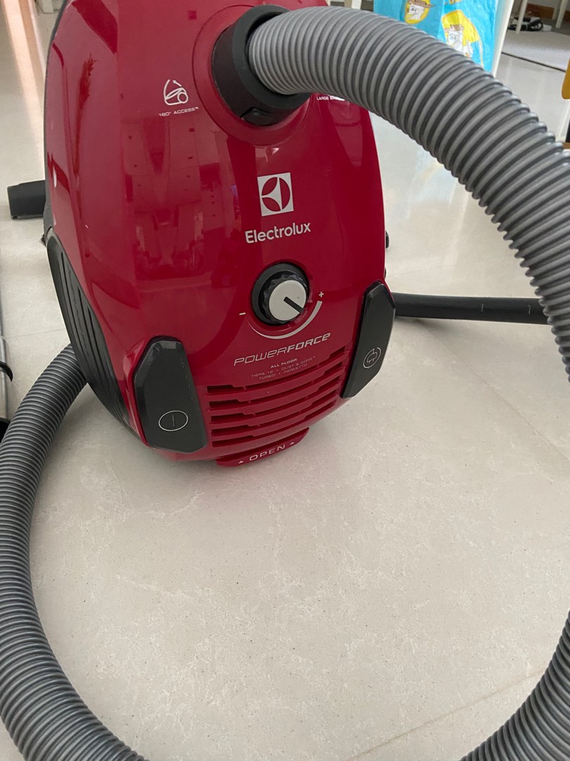 Electrolux vacuum cleaner, TV & Home Appliances, Vacuum Cleaner