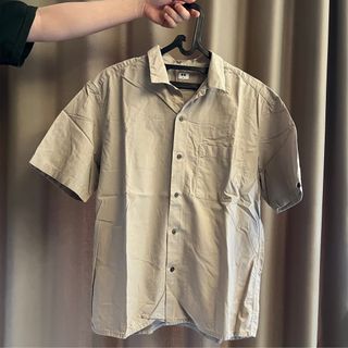 Kemeja Uniqlo