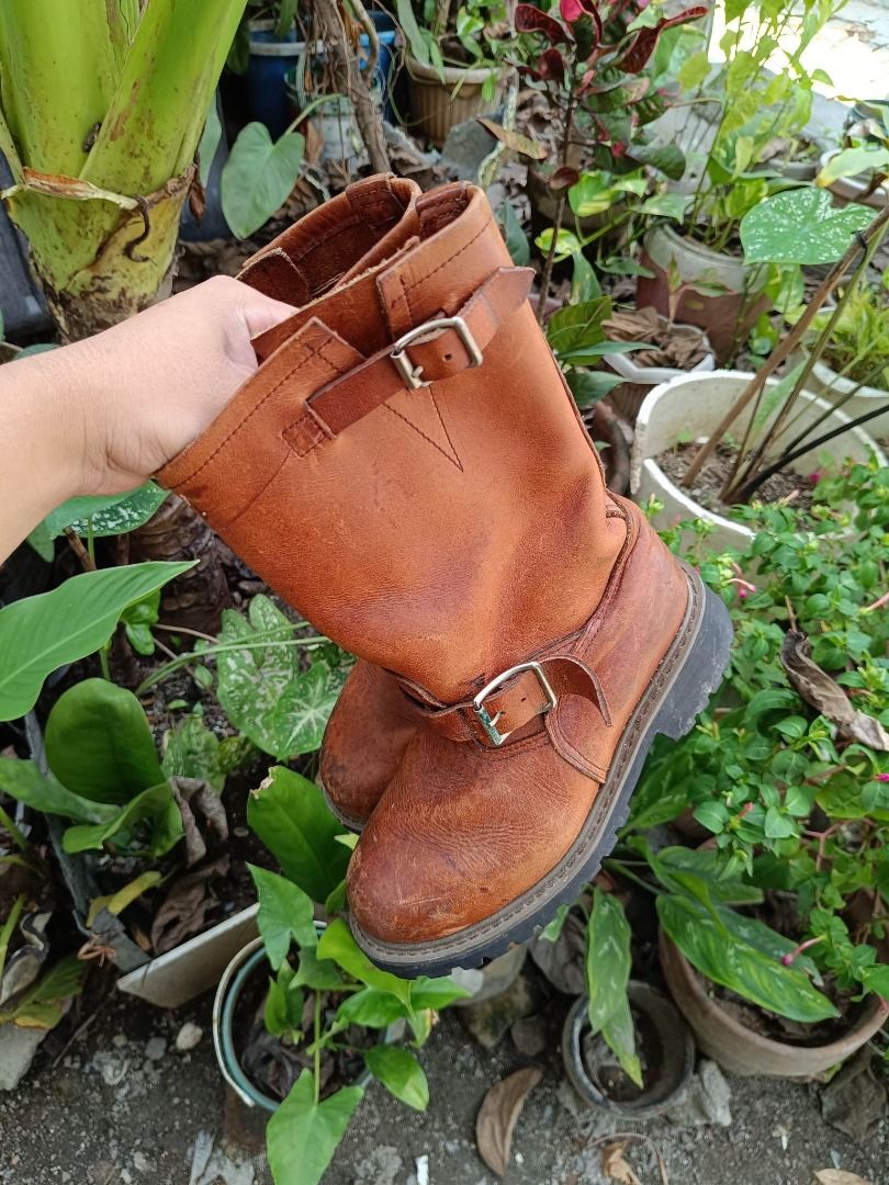 leather engineer boots (Category: Boots) located in Malolos. Submitted by tosellforkeeps (Listing ID 1239076535, Image 3). Description: for sale leather engineer boots size 37 EU, fits 7 snug - in good rugged condition oil resistant minimal heel drag, paintchips, scratches check images for its condition - 1000 + sf gcash mop.