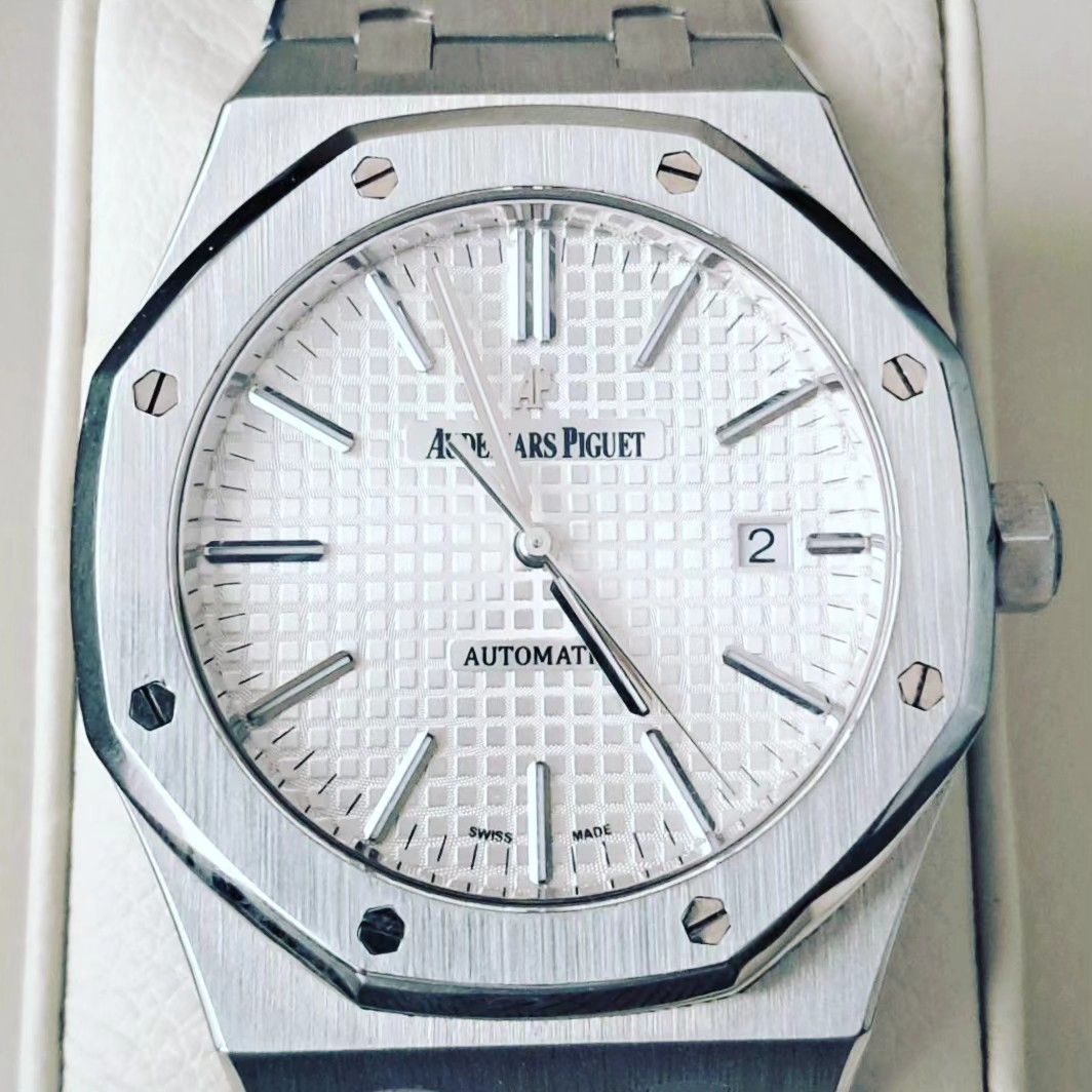 15400 white dial