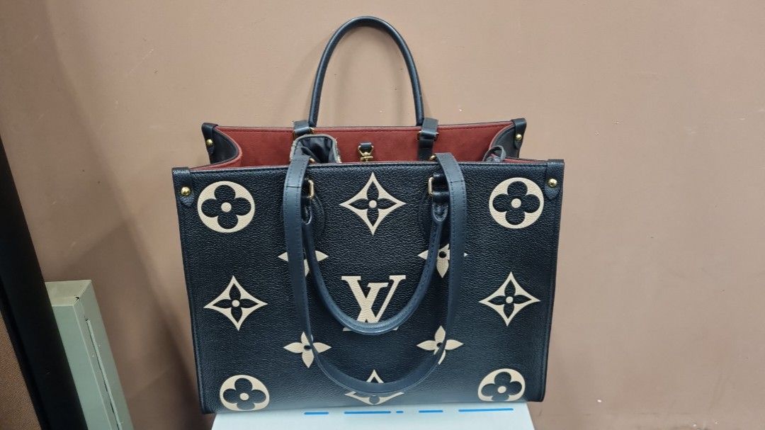 Louis Vuitton On The Go OTG MM Emp Noir Black Tote Bag BNIB, Luxury, Bags &  Wallets on Carousell