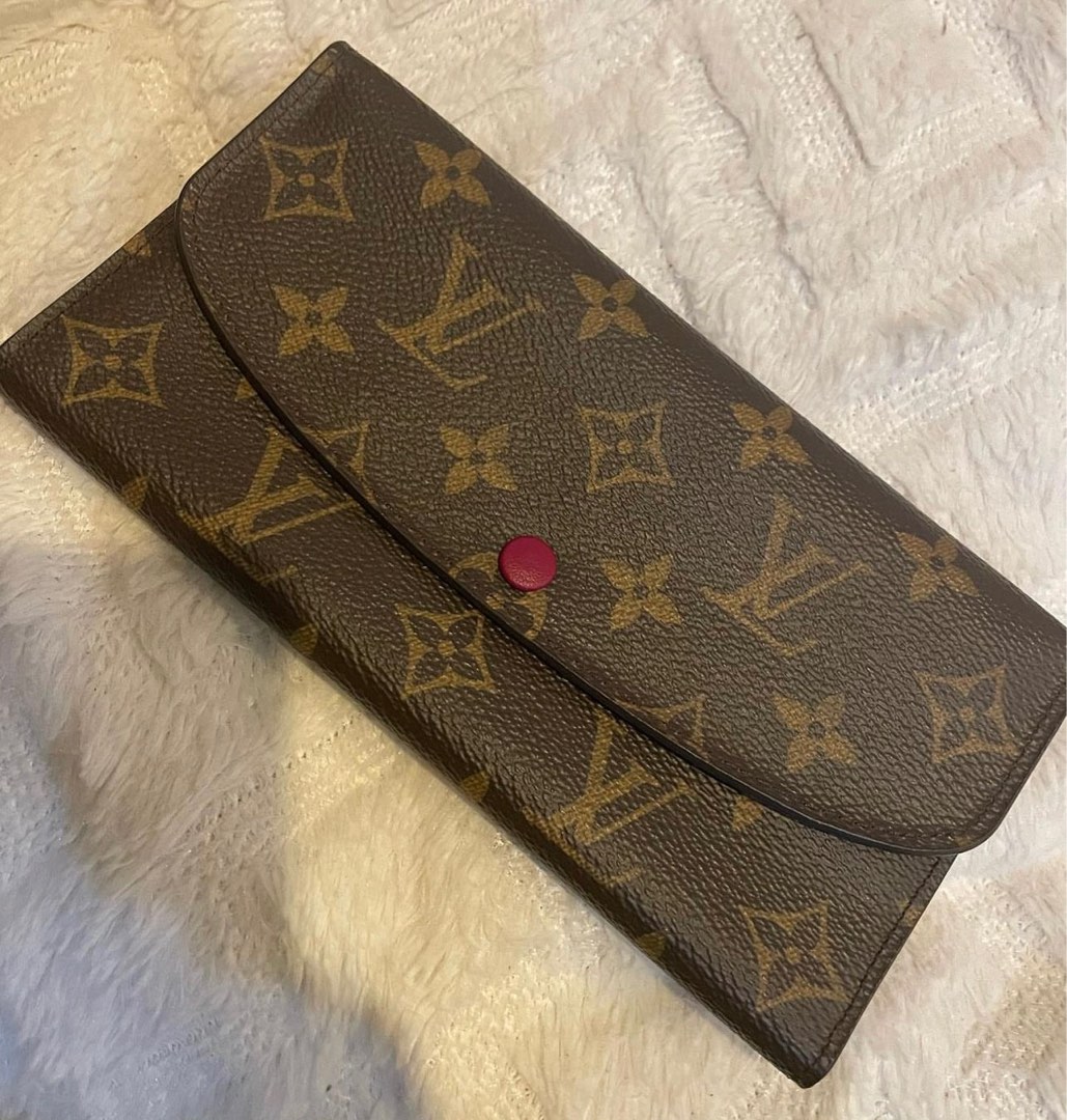 Louis Vuitton Sarah Wallet in Monogram Canvas and Fuchsia Interior, Luxury,  Bags & Wallets on Carousell