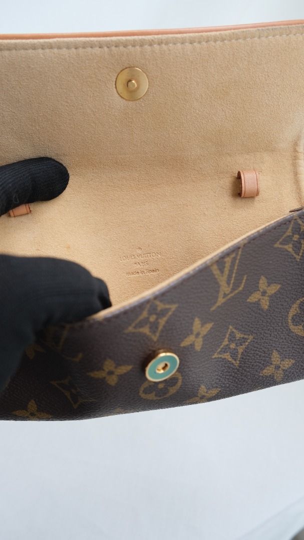 Louis Vuitton shopping bag receipt and card pocket 19x15x5