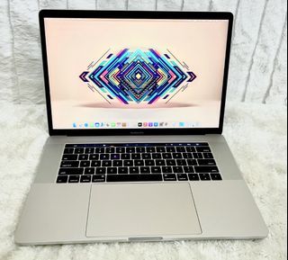 Macbook Pro 2017, 15 inch, i7 QuadCore, 16GB RAM, 500GB SSD, 5.5GB Graphics, Touch Bar, Touch ID