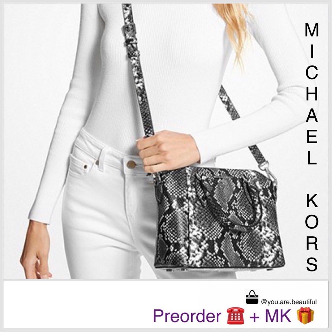 Michael Kors Daniela Large Gusset Crossbody Light Pink, Luxury, Bags &  Wallets on Carousell