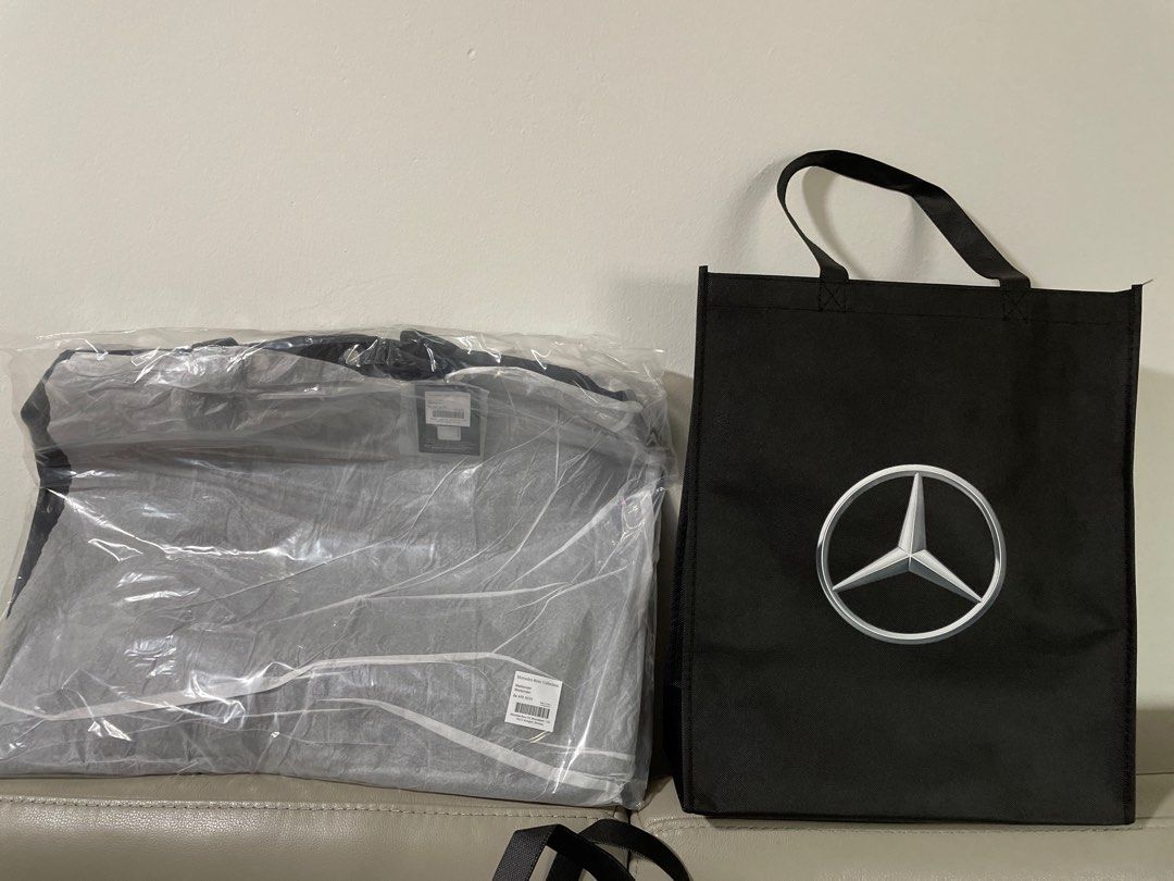Mercedes-Benz Collection Weekender Black Travel Bag with 60 L Volume Made  of PU Coated and Polyester Lamination Adjustable Removable Shoulder Strap  with Mercedes-Benz Laurel Pattern Black, black : : Fashion